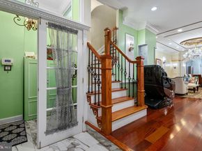 26 S Strawberry Street, Philadelphia PA 19106