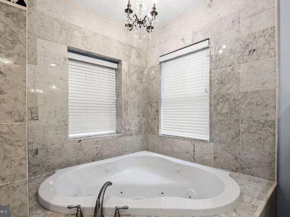 26 S Strawberry Street, Philadelphia PA 19106