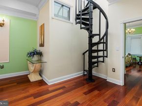 26 S Strawberry Street, Philadelphia PA 19106