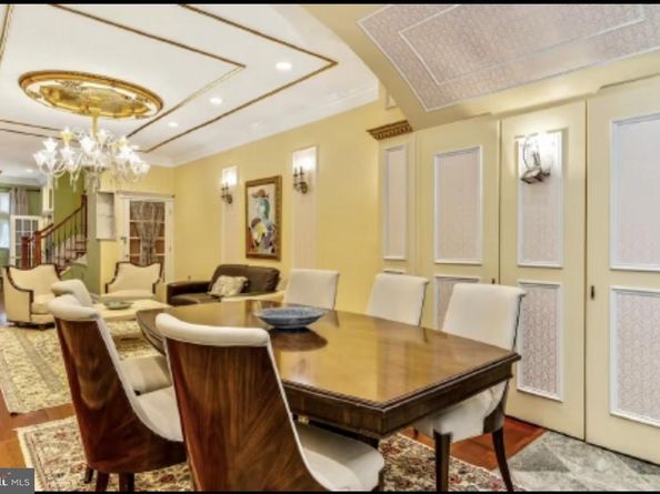 26 S Strawberry Street, Philadelphia PA 19106