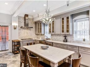 26 S Strawberry Street, Philadelphia PA 19106