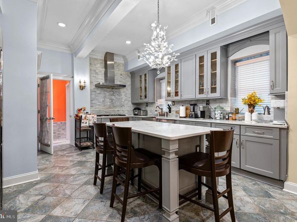 26 S Strawberry Street, Philadelphia PA 19106