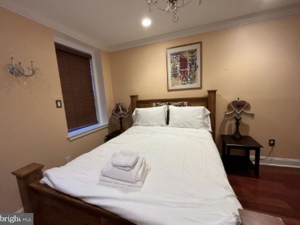 26 S Strawberry Street, Philadelphia PA 19106