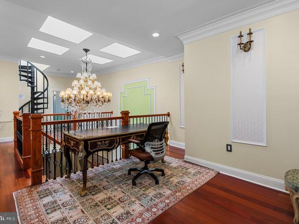 26 S Strawberry Street, Philadelphia PA 19106