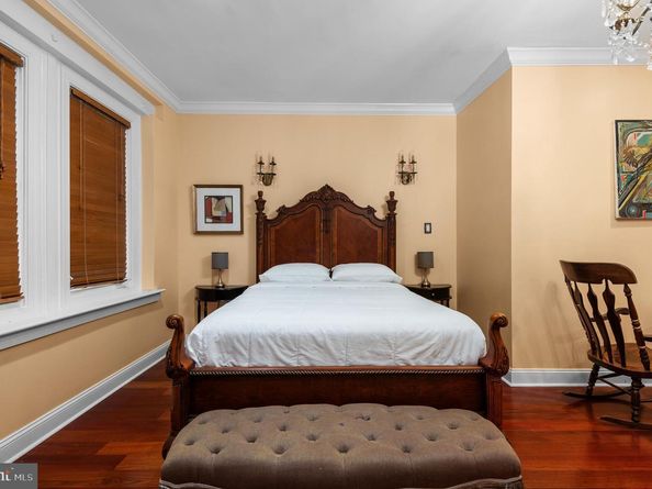 26 S Strawberry Street, Philadelphia PA 19106