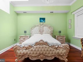 26 S Strawberry Street, Philadelphia PA 19106