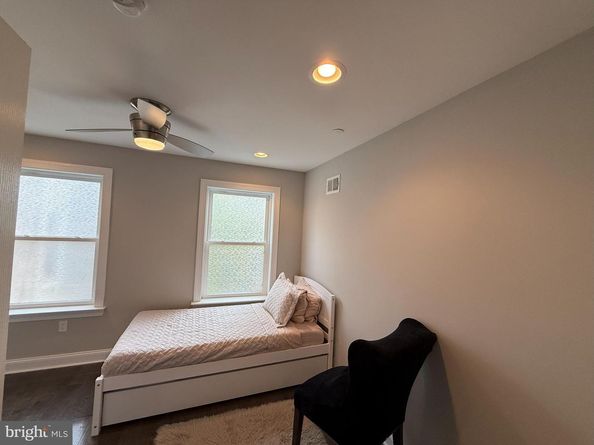 2131 N 10TH Street, Philadelphia PA 19122