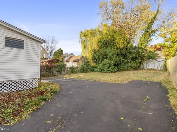 521 Blythe Avenue, Drexel Hill PA 19026