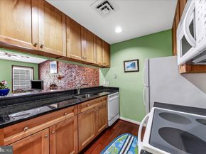 102 Church Street 402, Philadelphia PA 19106