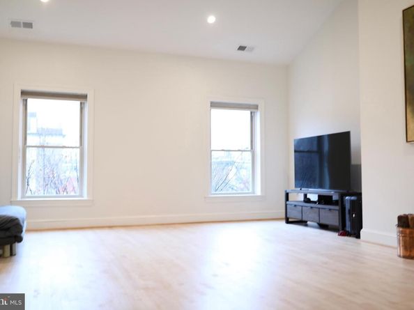 1631 Green Street E, Philadelphia PA 19130