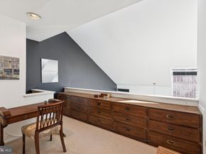 36 Saint James Court, Philadelphia PA 19106