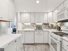 36 Saint James Court, Philadelphia PA 19106