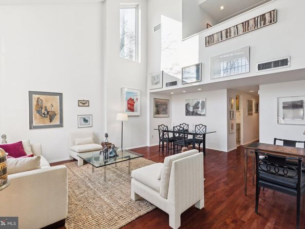 36 Saint James Court, Philadelphia PA 19106