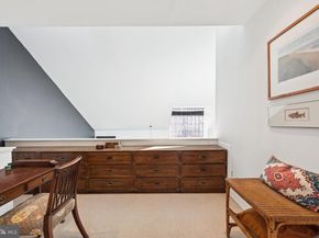 36 Saint James Court, Philadelphia PA 19106