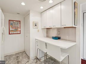 36 Saint James Court, Philadelphia PA 19106