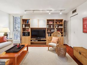 36 Saint James Court, Philadelphia PA 19106