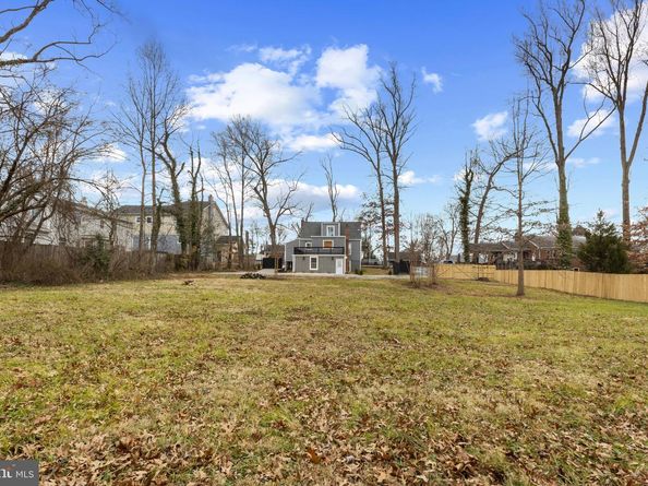 3284 Annandale Road, Falls Church VA 22042