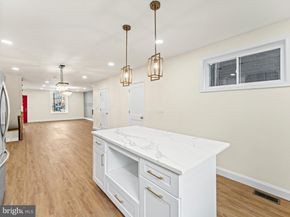 934 Snyder Avenue, Philadelphia PA 19148