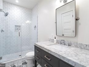 2465 18TH Street NW 1, Washington DC 20009