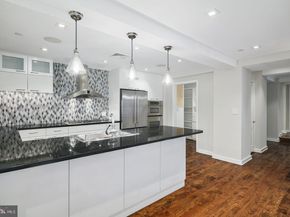 1737 Chestnut Street 301, Philadelphia PA 19103