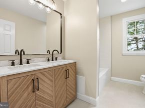 16 Rucker Road, Richboro PA 18954