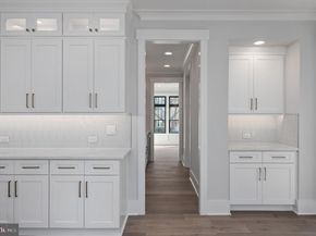 1022 Hillcrest Drive SW, Vienna VA 22180