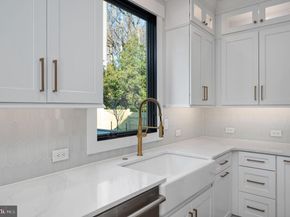 1022 Hillcrest Drive SW, Vienna VA 22180