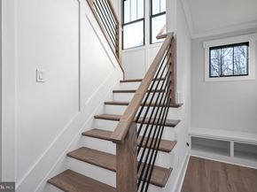 1022 Hillcrest Drive SW, Vienna VA 22180