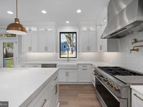 1022 Hillcrest Drive SW, Vienna VA 22180