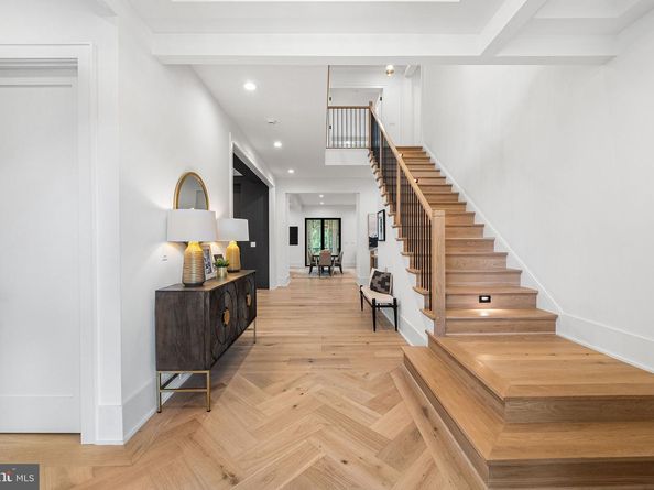 4624 26TH Street N, Arlington VA 22207