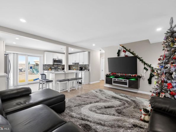 45 Indian Creek Entry, Levittown PA 19057