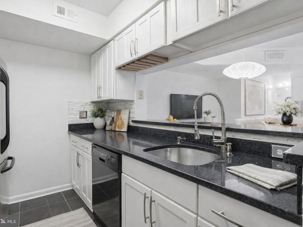 3309 Wyndham Circle 1172, Alexandria VA 22302