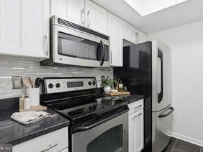 3309 Wyndham Circle 1172, Alexandria VA 22302