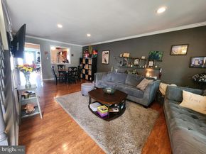 163 Leedom Way, Newtown PA 18940