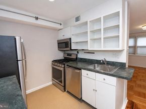 2204 Manning Street, Philadelphia PA 19103