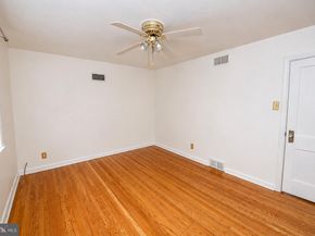 2204 Manning Street, Philadelphia PA 19103