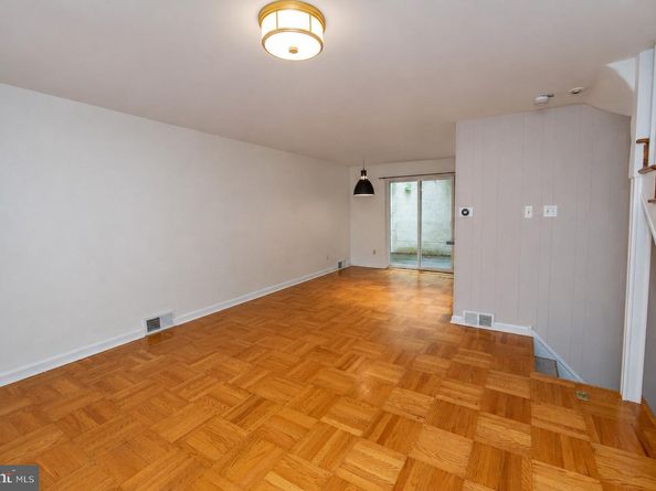 2204 Manning Street, Philadelphia PA 19103