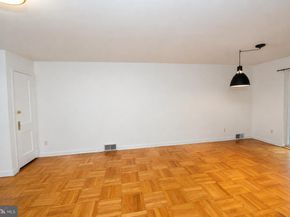 2204 Manning Street, Philadelphia PA 19103