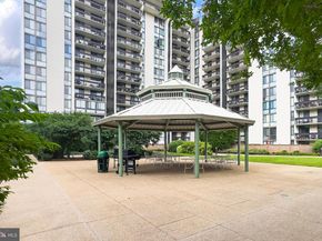 5300 Holmes Run Parkway 906, Alexandria VA 22304