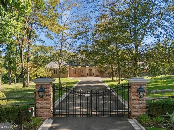 6220 Sheaff Lane, Fort Washington PA 19034