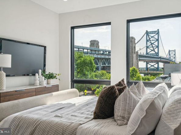 160 N 2nd Street 302, Philadelphia PA 19106