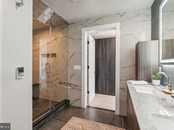 160 N 2nd Street 302, Philadelphia PA 19106