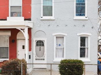 112 E Pastorius Street