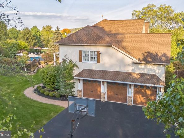 55 Woodside Lane, New Hope PA 18938