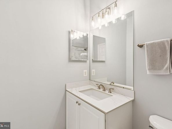 105 Commodore Court, Philadelphia PA 19146