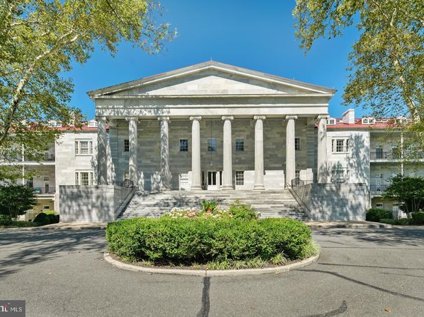 105 Commodore Court, Philadelphia PA 19146