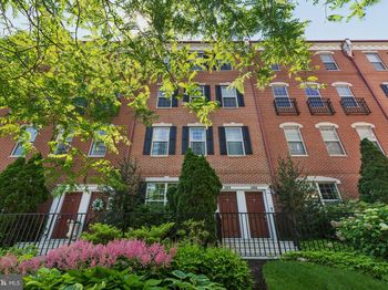 105 Commodore Court