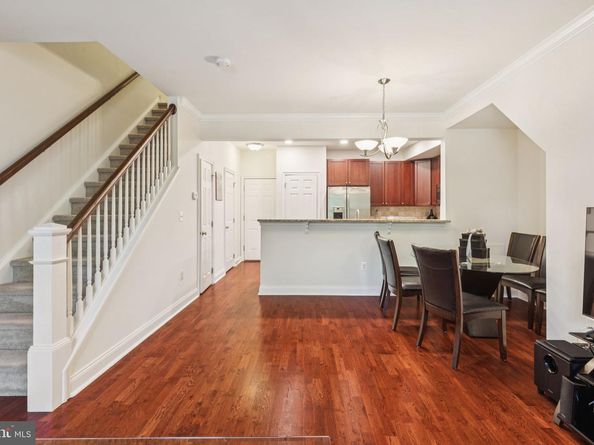 105 Commodore Court, Philadelphia PA 19146