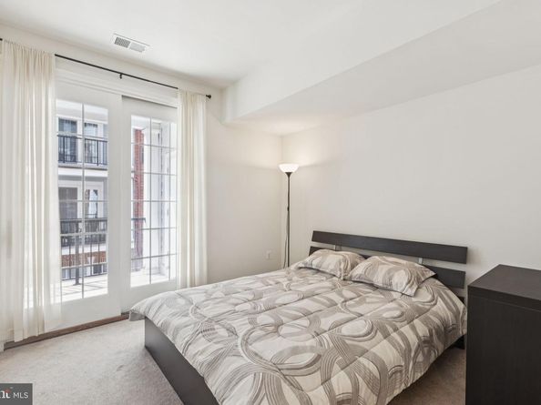 105 Commodore Court, Philadelphia PA 19146