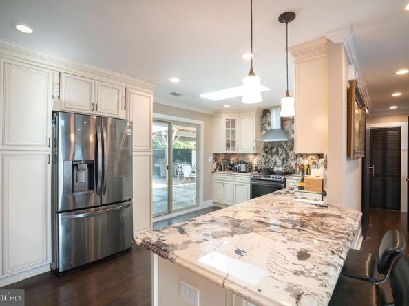 1114 S Dickenson Avenue, Sterling VA 20164